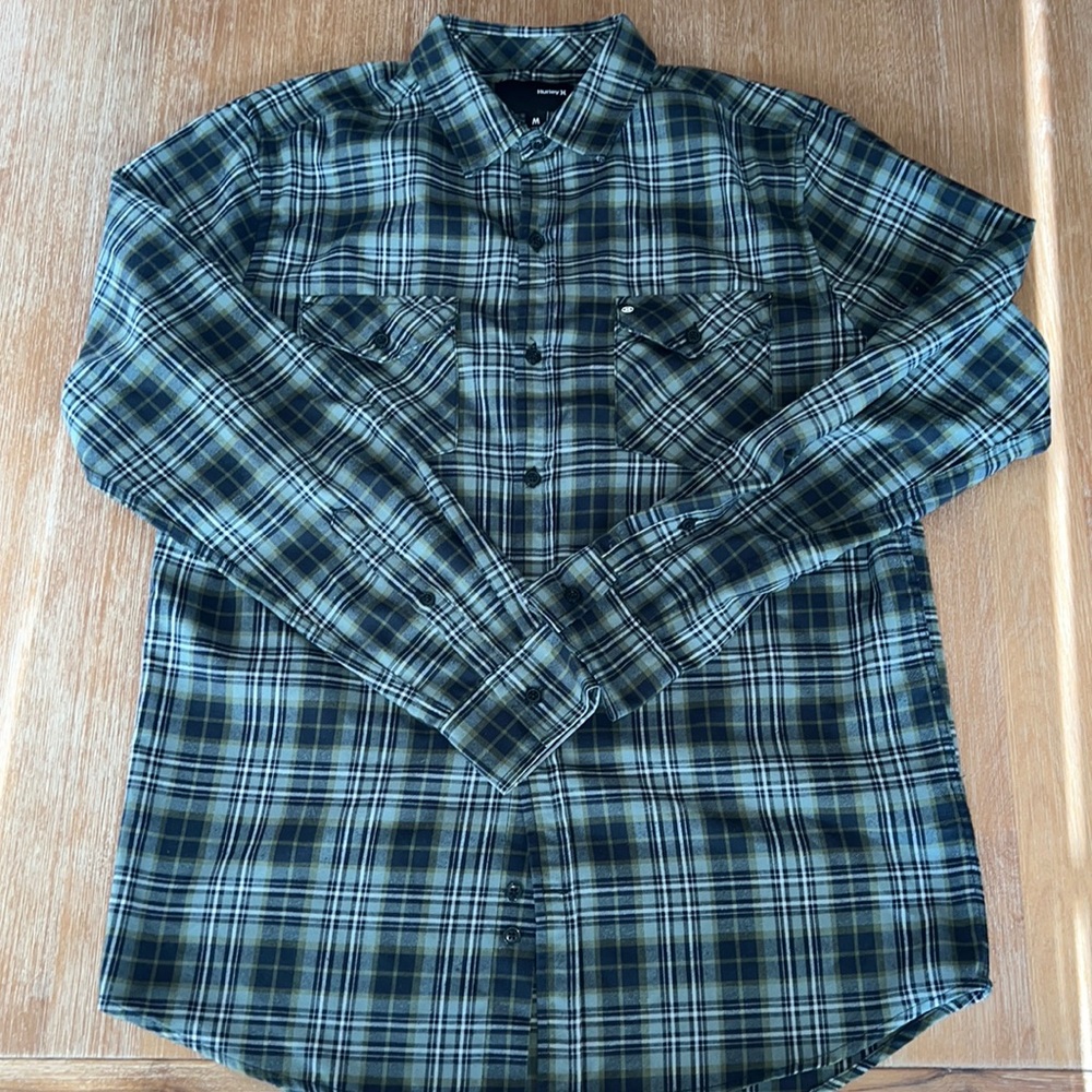 Hurley Nike drifit flannel. Size M